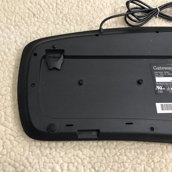 Gateway Wired Computer Keyboard KB-0401 Black/Silver
Measures: 19.75” W … - Picture 7 of 10